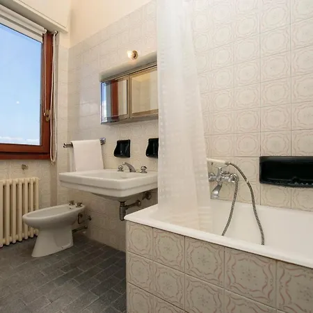 Via Sumpiazzo Sleeps 14 Pool Civenna