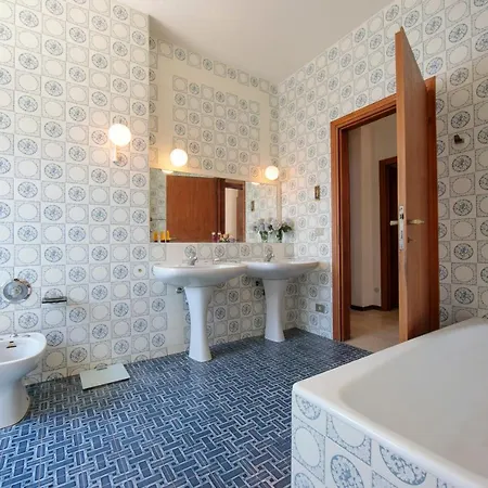 וילה Via Sumpiazzo Sleeps 14 Pool *