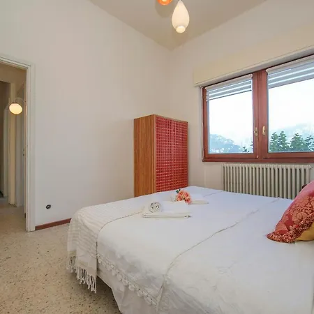 Villa Via Sumpiazzo Sleeps 14 Pool Civenna