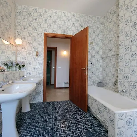 Via Sumpiazzo Sleeps 14 Pool Villa Civenna