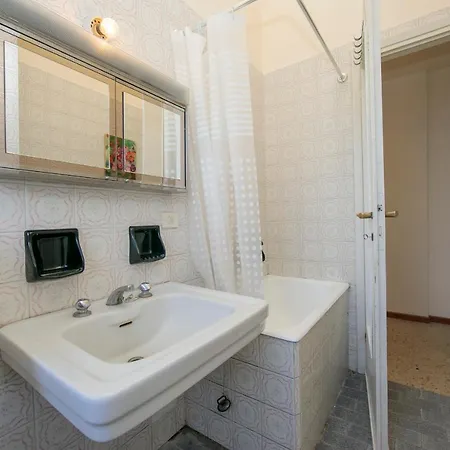 Villa Via Sumpiazzo Sleeps 14 Pool