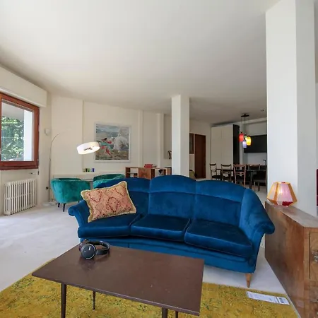 Via Sumpiazzo Sleeps 14 Pool Villa Civenna