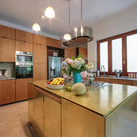 Villa Via Sumpiazzo Sleeps 14 Pool