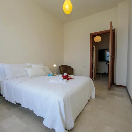 וילה Via Sumpiazzo Sleeps 14 Pool