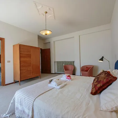 Villa Via Sumpiazzo Sleeps 14 Pool